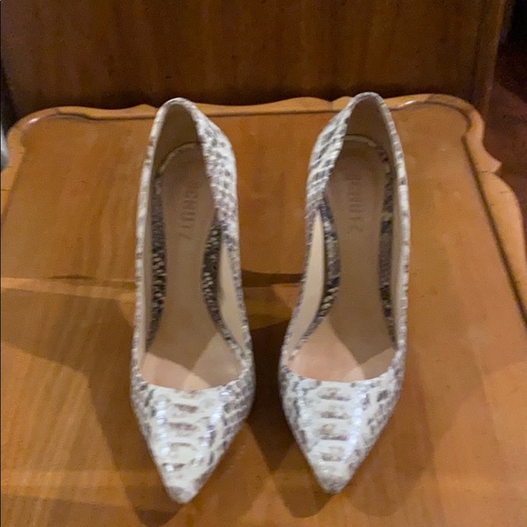 Size 7b Schulz snake heels great condition - Picture 1 of 3